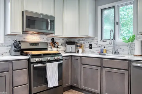 280 W Henderson Road, Owosso MI 48867 photo 3
