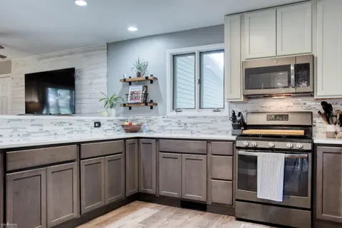 280 W Henderson Road, Owosso MI 48867 photo 5
