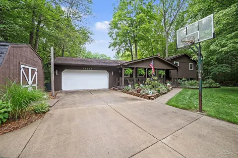 11495 Geddes Road, Freeland MI 48623 photo 2