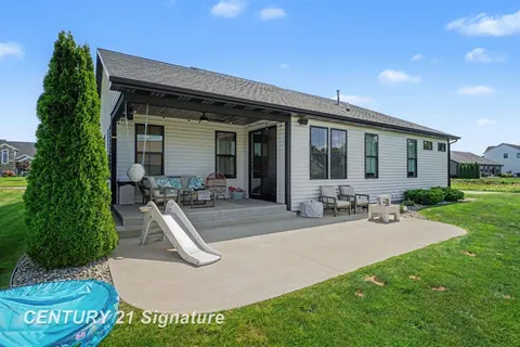8937 N Meadows Court, Freeland MI 48623 photo 4