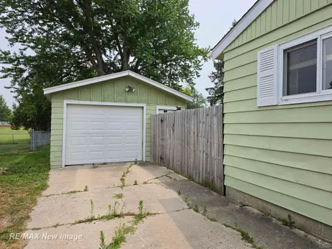 771 S Center Road, Saginaw MI 48638 photo 4