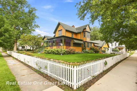 127 E North Street, Ithaca MI 48847 photo 3