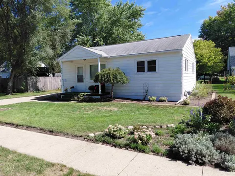 407 S Wood Street, Chesaning MI 48616 photo 2