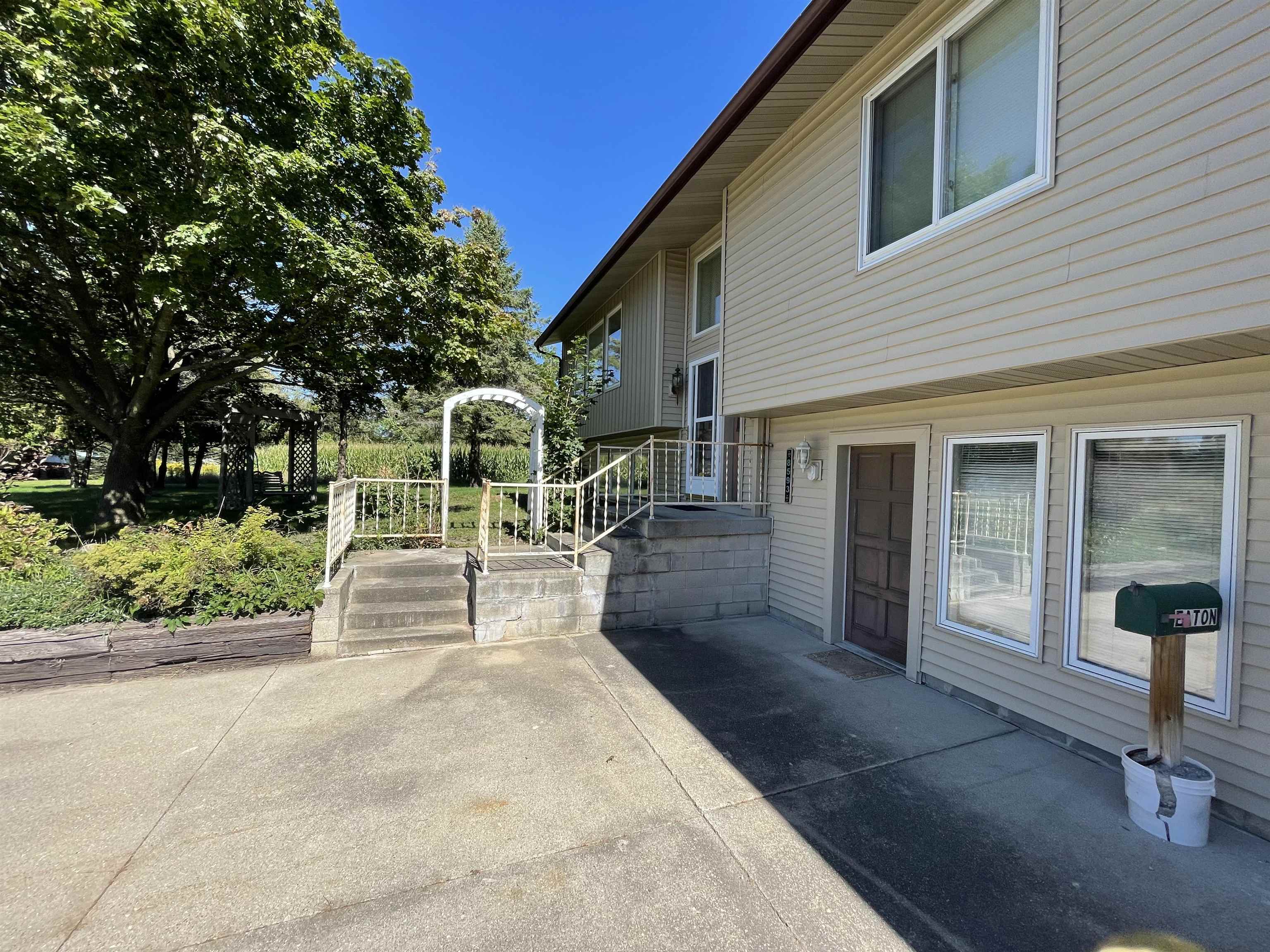 8593 S Clare Ave Avenue, Clare MI 48617 photo 1