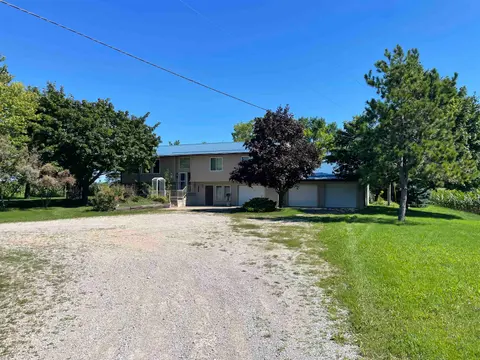 8593 S Clare Ave Avenue, Clare MI 48617 photo 2