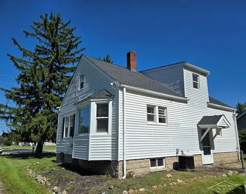 3715 Shattuck Road, Saginaw MI 48603 photo 2