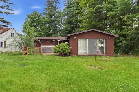 3964 N West River Road, Sanford MI 48657 home for sale
