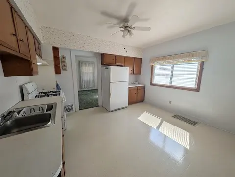 1412 S Jackson Street, Bay City MI 48708 photo 4