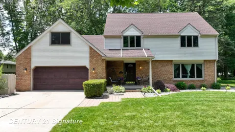 301 Meyfield Lane, Midland MI 48642 photo 2