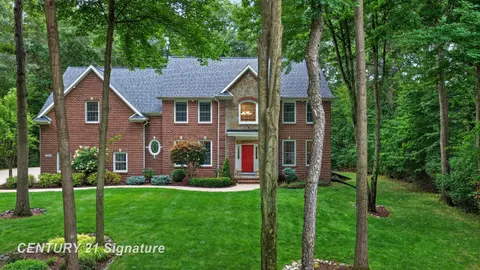 2384 E Cardinal Drive, Midland MI 48642 photo 2