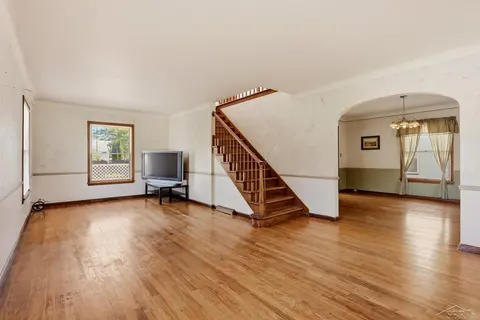 2450 N Charles Street, Saginaw MI 48602 photo 4