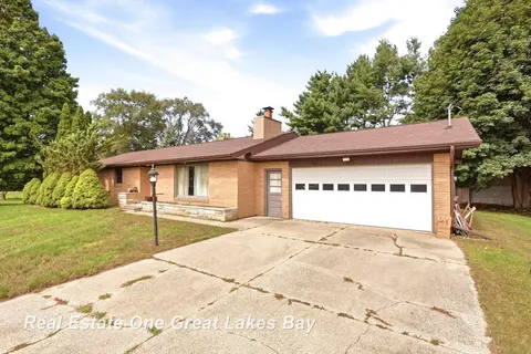 1821 E Michigan Avenue, Mount Pleasant MI 48858 home for sale