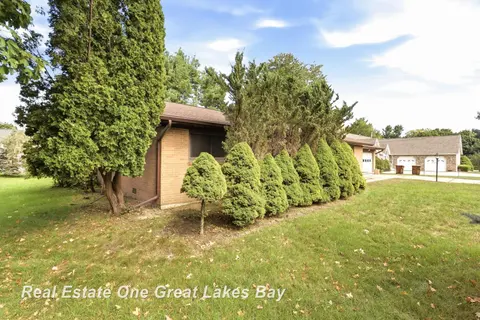 1821 E Michigan Avenue, Mount Pleasant MI 48858 photo 2