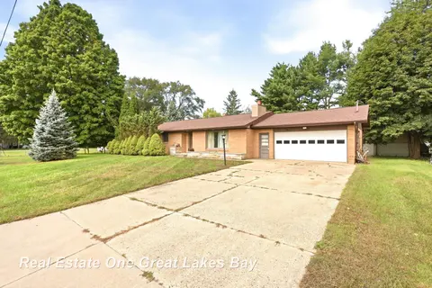 1821 E Michigan Avenue, Mount Pleasant MI 48858 photo 4