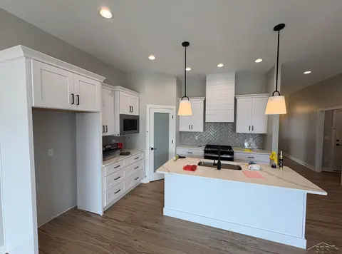 4772 Signature Drive, Bay City MI 48706 photo 2