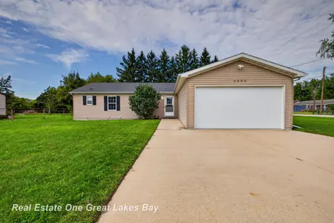 2500 Starlite Drive, Saginaw MI 48603 photo 2