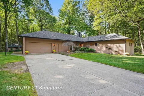 547 W Peterson Drive, Sanford MI 48657 photo 2