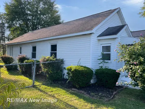131 S Melze Street, Merrill MI 48637 photo 2