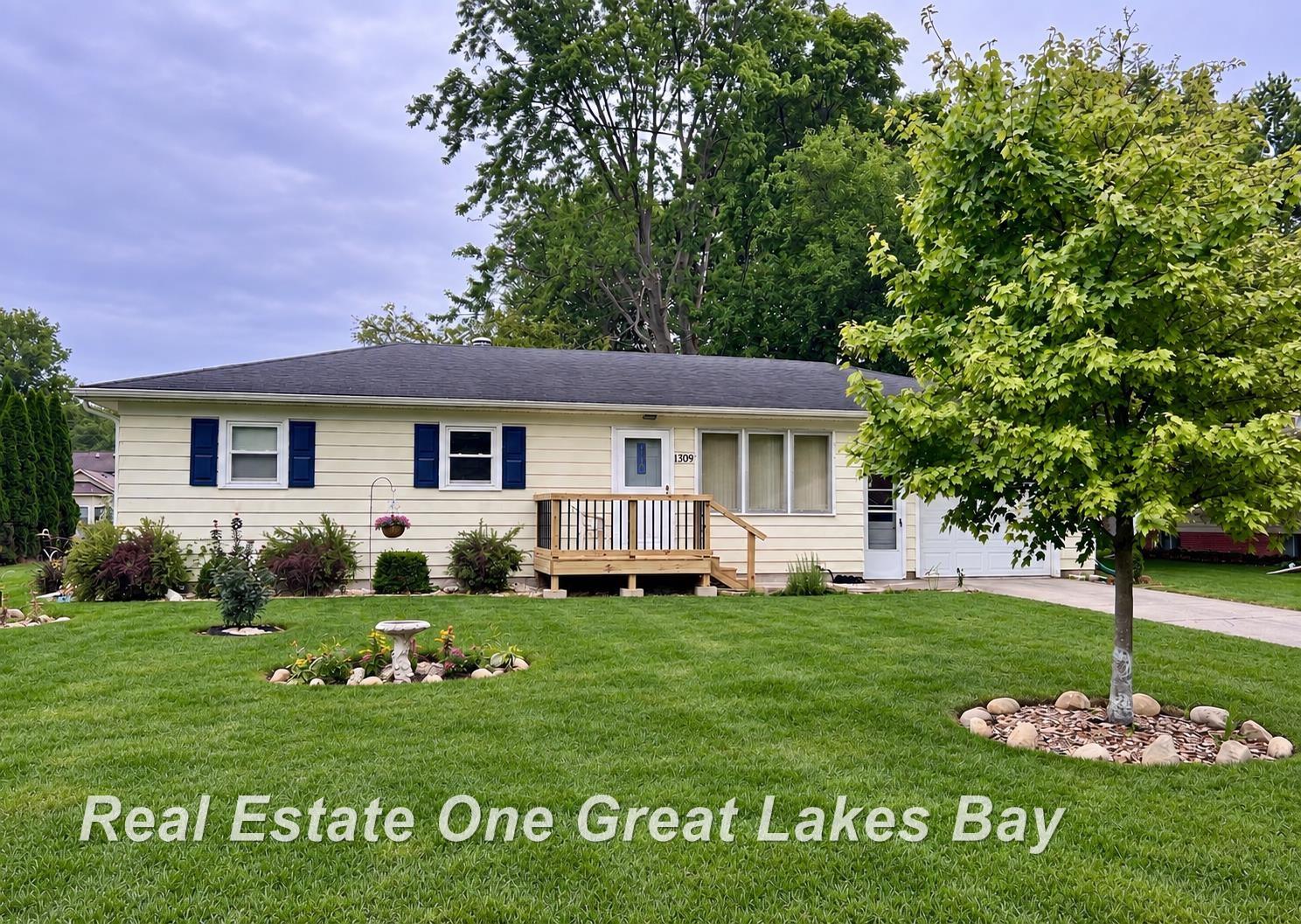 1309 Leo Street, Saginaw MI 48638 photo 1