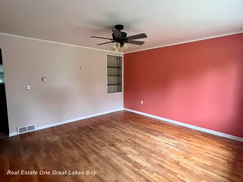 1309 Leo Street, Saginaw MI 48638 photo 2