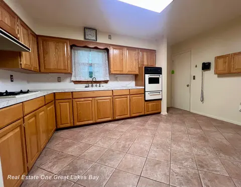 1309 Leo Street, Saginaw MI 48638 photo 4