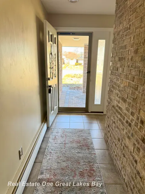 4749 Century Drive, Saginaw MI 48638 photo 2