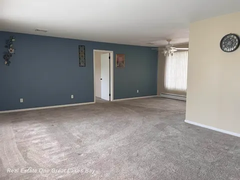 4749 Century Drive, Saginaw MI 48638 photo 3