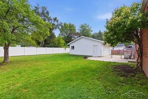 1213 Wallen Street, Midland MI 48642 photo 3