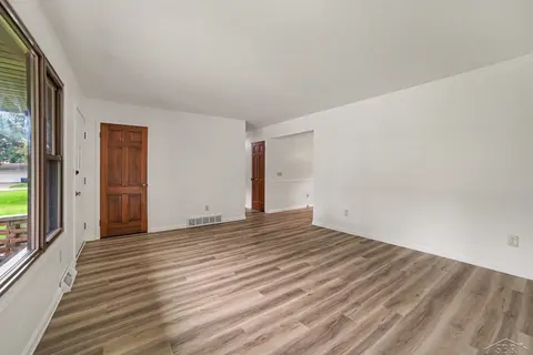 5311 Heritage Drive, Saginaw MI 48603 photo 4