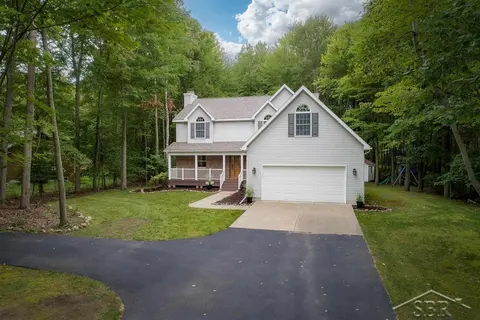 3887 E Tupelo Drive, Midland MI 48642 photo 2