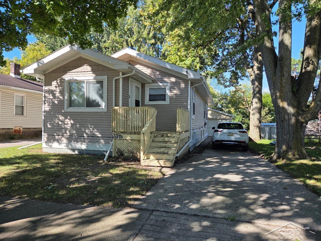 1721 Mershon Street, Saginaw MI 48602 photo 1