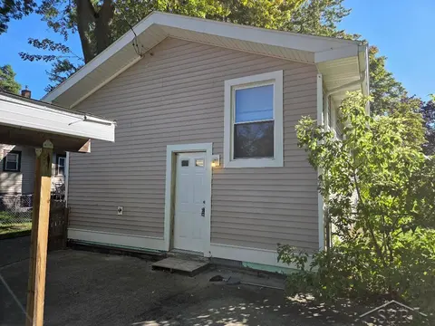 1721 Mershon Street, Saginaw MI 48602 photo 2