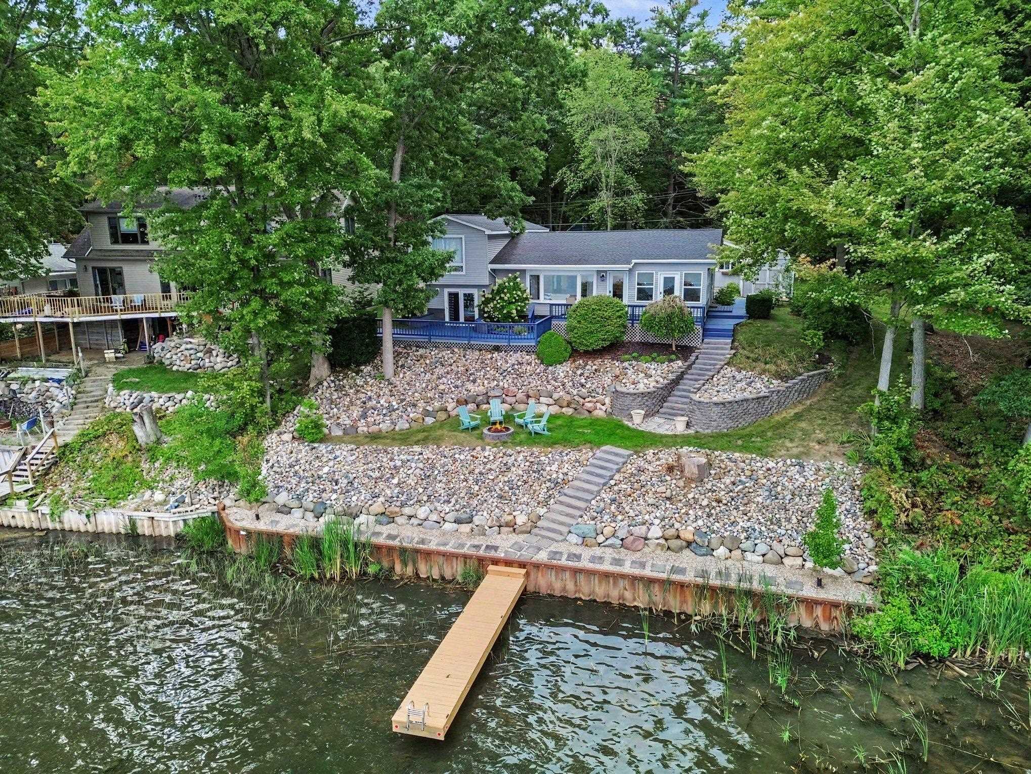 3366 N Lakeside Drive, Sanford MI 48657-9473 photo 1