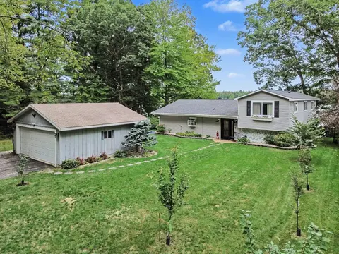 3366 N Lakeside Drive, Sanford MI 48657-9473 photo 2