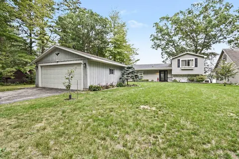3366 N Lakeside Drive, Sanford MI 48657-9473 photo 3