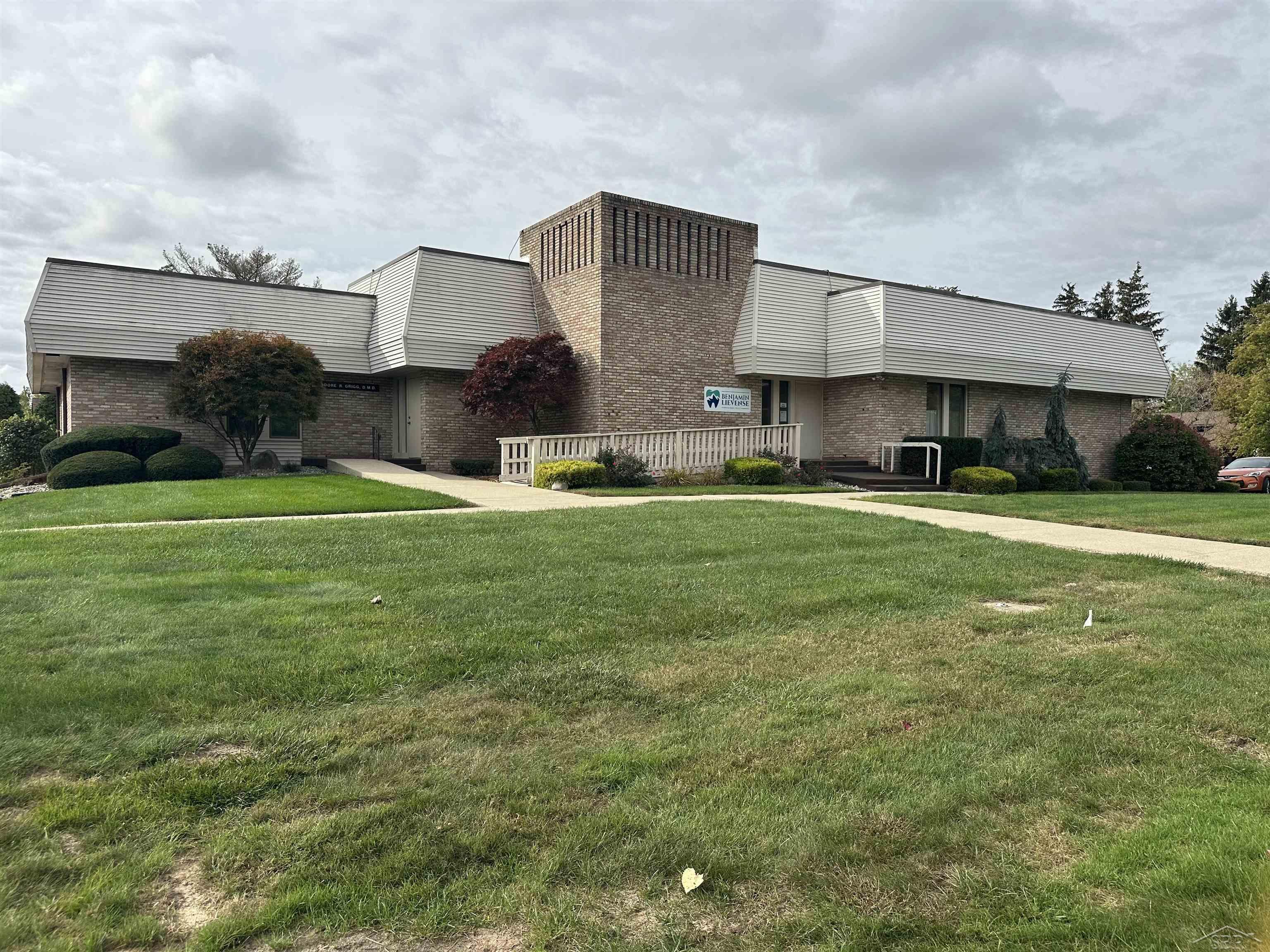 5481 N Colony Drive, Saginaw MI 48638 photo 1