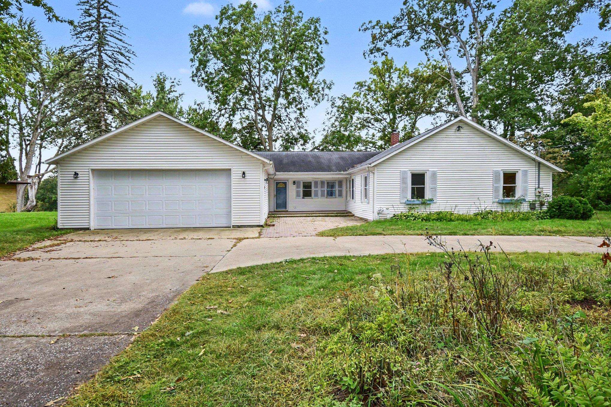 2805 Chippewa Lane, Midland MI 48640-4116 photo 1
