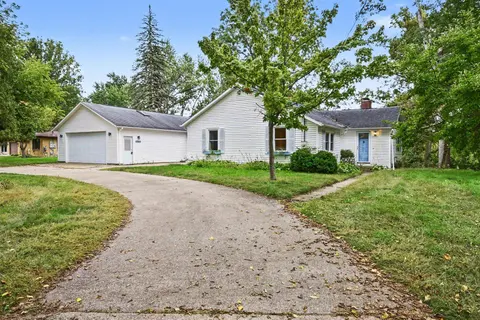 2805 Chippewa Lane, Midland MI 48640-4116 photo 2