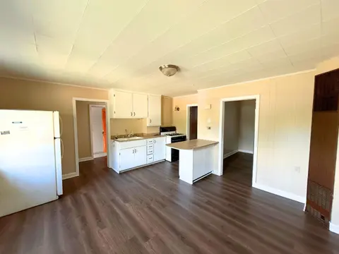 401 S Vanburen B Street # B, Bay City MI 48708 photo 2