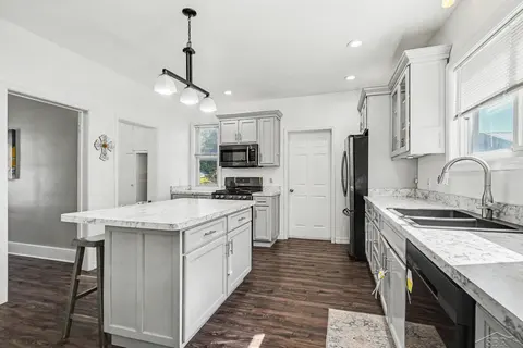 715 S Sheridan Street, Bay City MI 48708 photo 5