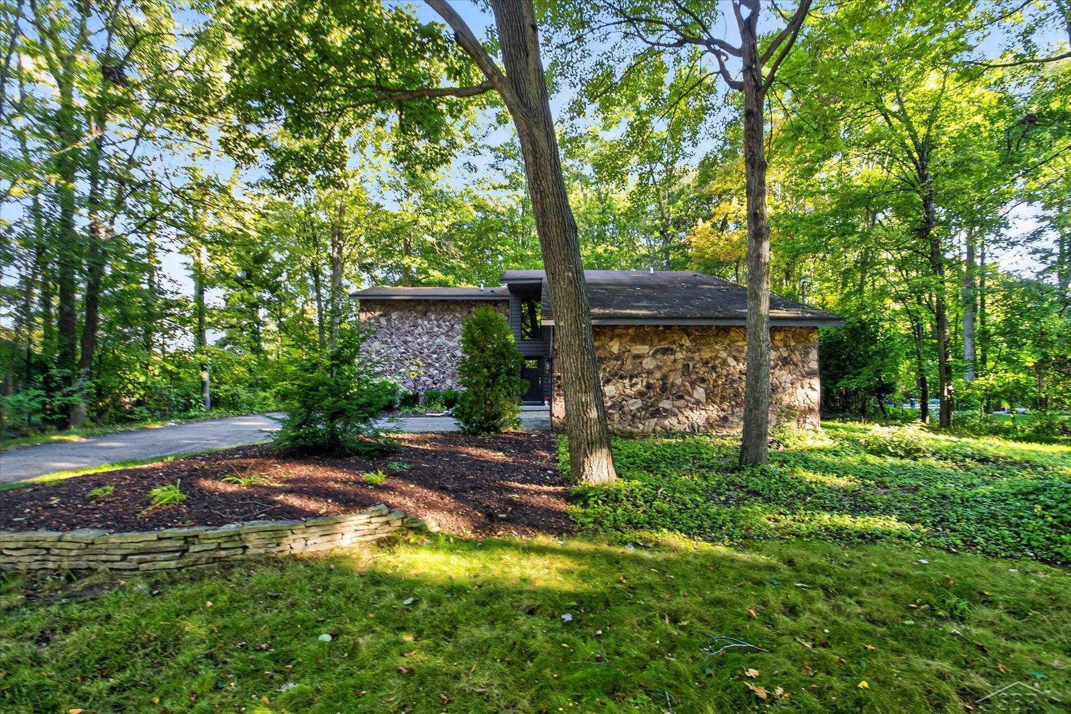 3812 Woodside Drive, Midland MI 48640 photo 1