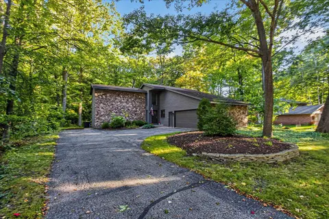 3812 Woodside Drive, Midland MI 48640 photo 2