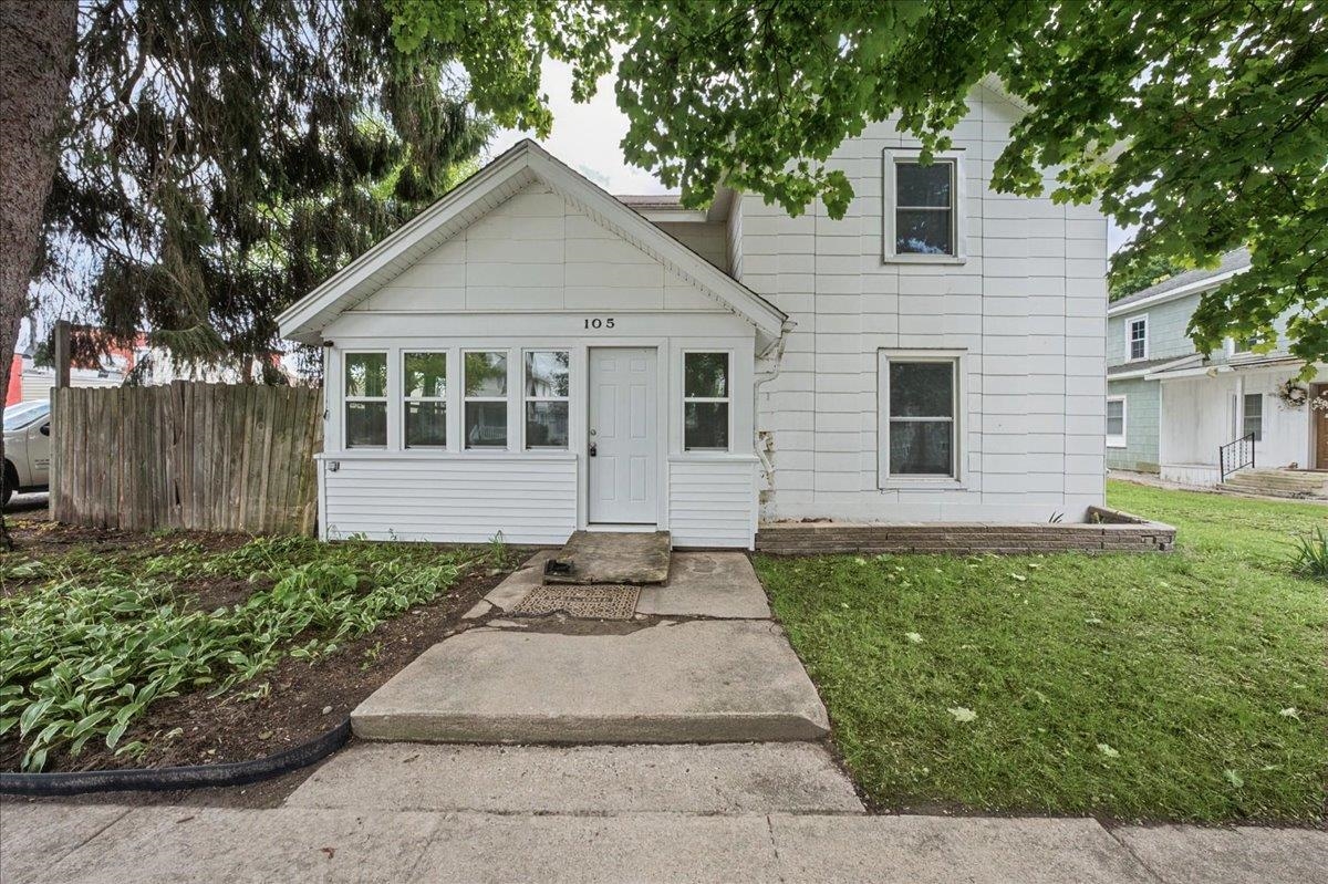 105 S Shiawassee Street, Bancroft MI 48814 photo 1