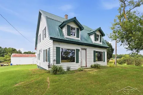 6015 N Water Road, Sanford MI 48657 photo 3
