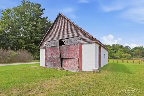 6015 N Water Road, Sanford MI 48657 photo 4