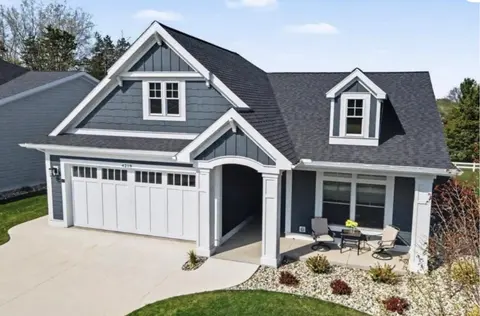 4219 Village Green Drive, Freeland MI 48623 photo 4