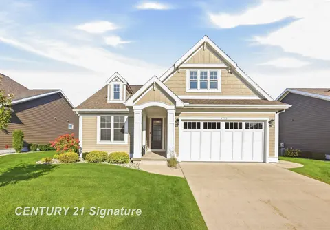 4295 Village Green Drive, Freeland MI 48623 photo 2