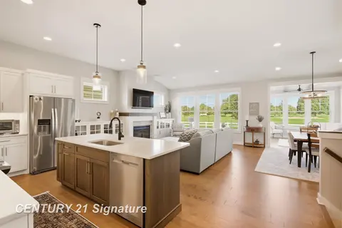 4295 Village Green Drive, Freeland MI 48623 photo 4