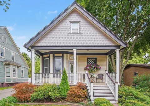 2135 6th Street, Bay City MI 48708 photo 2