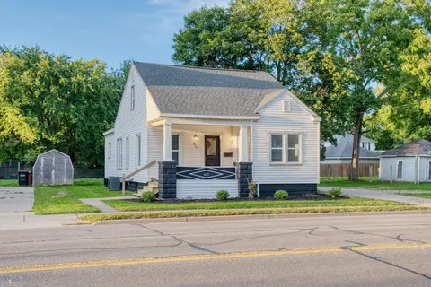 617 E Main Street, Owosso MI 48867 home for sale